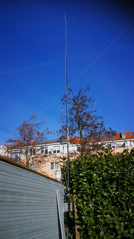 Die Vertikal-Antenne für 160m ist ein Testaufbau