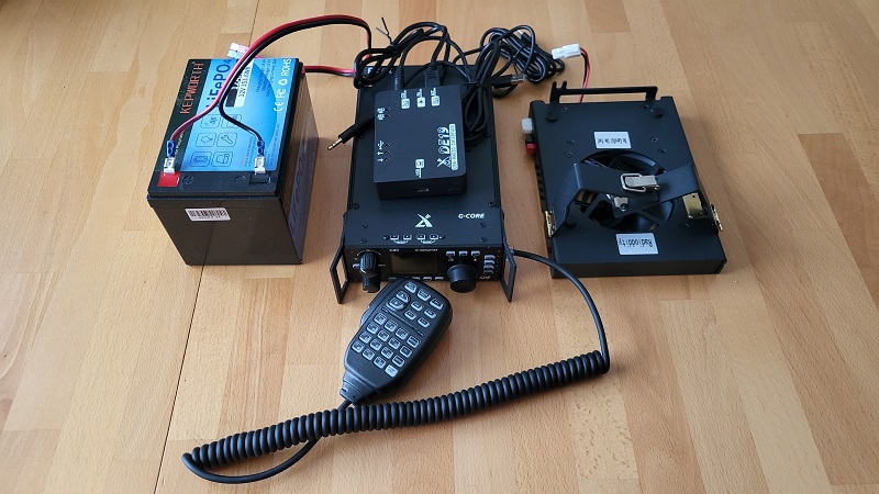 Xiegu G90 HF Transceiver mit 20W, Standfuß mit Kühlung, Digi-Modem DE-19 und LiFePo4-Accu