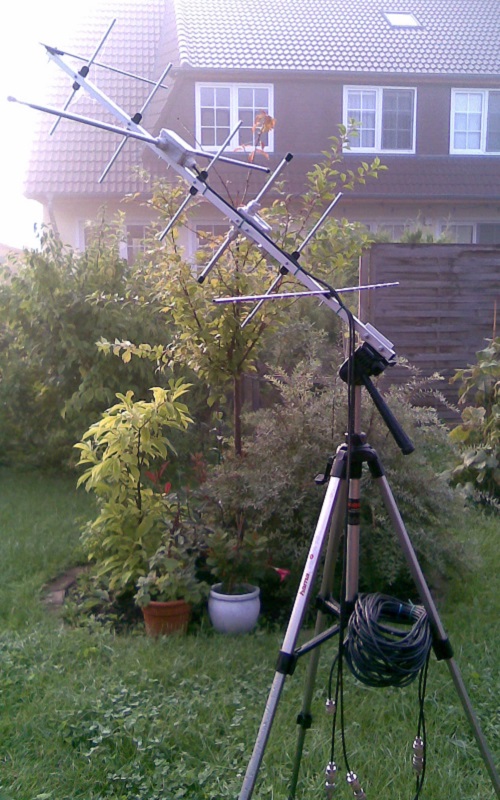 Trägerkonstruktion montiert an einem Hilfsmast auf Sonnenschirmständer