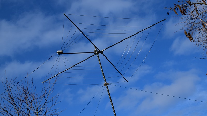 Die fertig aufgebaute CobWeb-Antenne