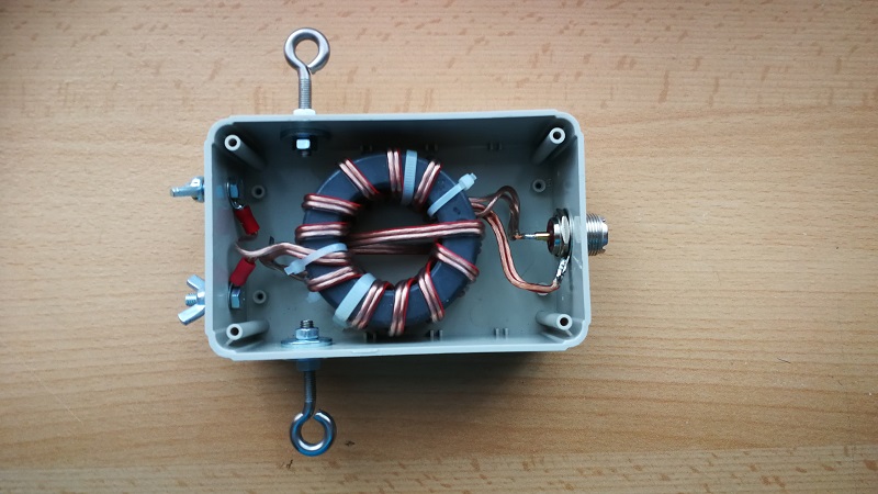 Der QRO-BalUn auf zwei Amidon FT240-43 als Mantelwellensperre