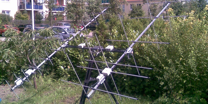 Kreuzyagis fertig montiert auf dem Fotostativ