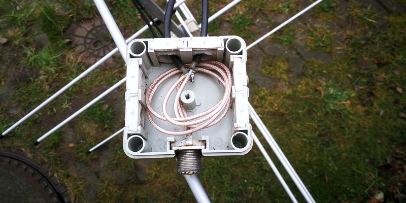 Anschlussdose mit 2x λ/4 75Ω Transformationglied